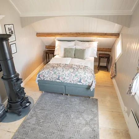 Sakrisoy Gjestegard - Manor House In Sakrisoy - Solbakken Anno 1880 *