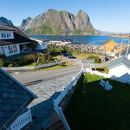 Gasthof Sakrisoy Gjestegard - Manor House In Sakrisoy - Solbakken Anno 1880 Reine