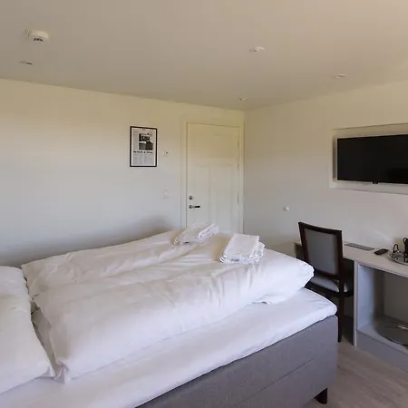 Sakrisoy Gjestegard - Manor House In Sakrisoy - Solbakken Anno 1880 Gasthof Reine