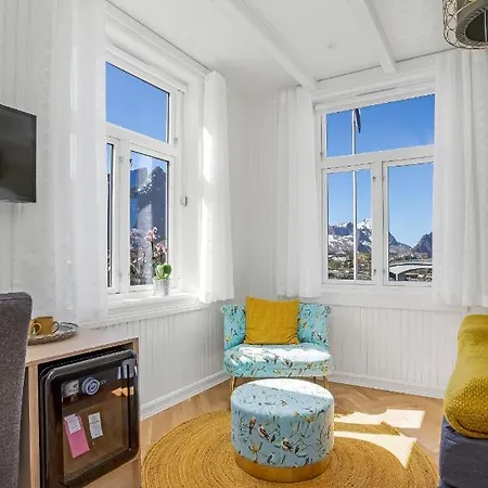 Sakrisoy Gjestegard - Manor House In Sakrisoy - Solbakken Anno 1880 *