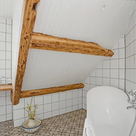 Sakrisoy Gjestegard - Manor House In Sakrisoy - Solbakken Anno 1880 * Reine