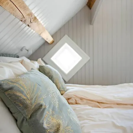 Gasthof Sakrisoy Gjestegard - Manor House In Sakrisoy - Solbakken Anno 1880