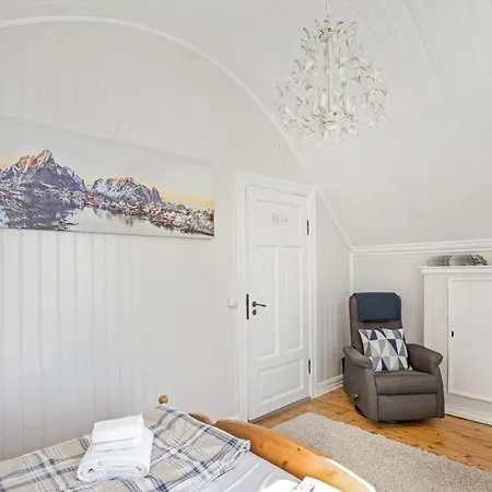 Gasthof Sakrisoy Gjestegard - Manor House In Sakrisoy - Solbakken Anno 1880 *