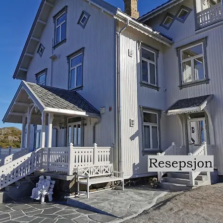 Guest house Sakrisoy Gjestegard - Manor House In Sakrisoy - Solbakken Anno 1880 Reine