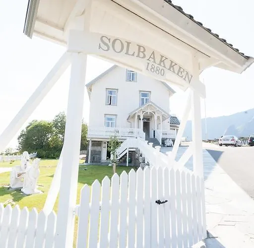 Sakrisøy Gjestegård - Solbakken Anno 1880