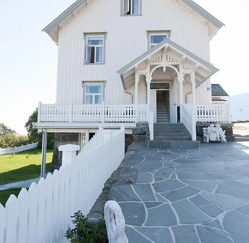 Sakrisoy Gjestegard - Manor House In Sakrisoy - Solbakken Anno 1880 레이네