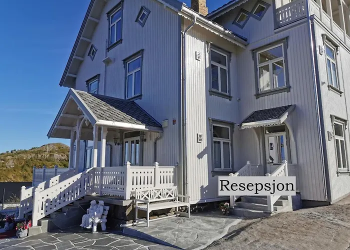 Pensión Sakrisoy Gjestegard - Manor House In Sakrisoy - Solbakken Anno 1880 Reine
