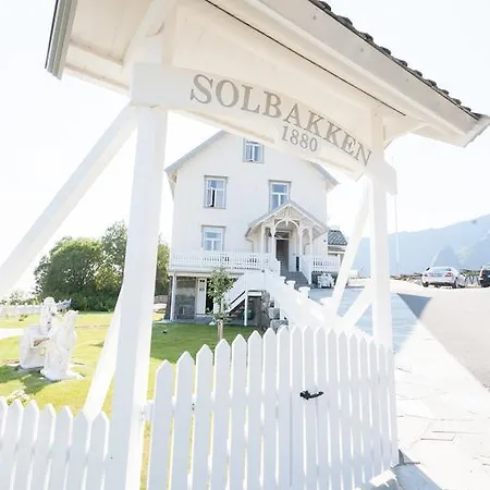 Sakrisøy Gjestegård - Solbakken Anno 1880