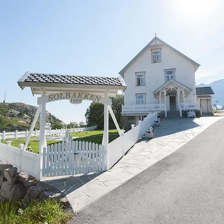 Sakrisøy Gjestegård - Solbakken Anno 1880 Reine