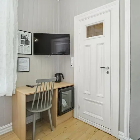 Sakrisøy Gjestegård - Solbakken Anno 1880 *