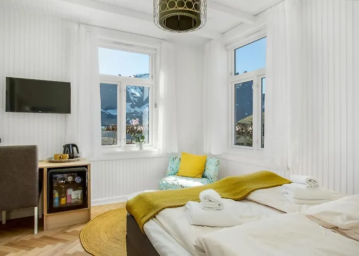 Vendégház Sakrisoy Gjestegard - Manor House In Sakrisoy - Solbakken Anno 1880 Reine